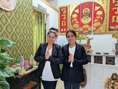 Unser Team begrüßt Sie freundlich in Eingangsbereich unseres Studios