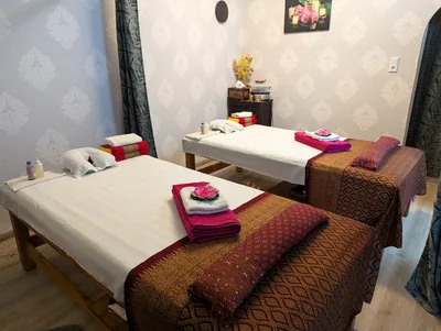 Stimmungsvoller und gepflegter Behandlungsraum bei Kean Nakhon Geesthacht